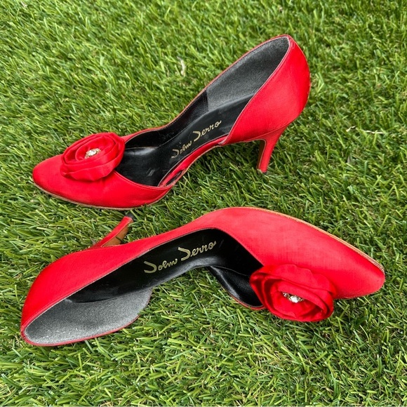 Vintage 1960s John Jerro Red Satin Rosette Heels - Picture 2 of 7